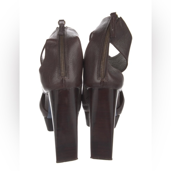 Costume National D'Orsay Pumps
Rich Brown Leather Cutout Accent US Size 10 - Picture 4 of 5